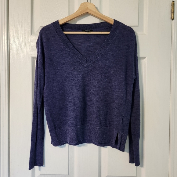 EUC RW&CO. Navy Blue Long Sleeve Lightweight V-neck Sweater - Picture 1 of 2